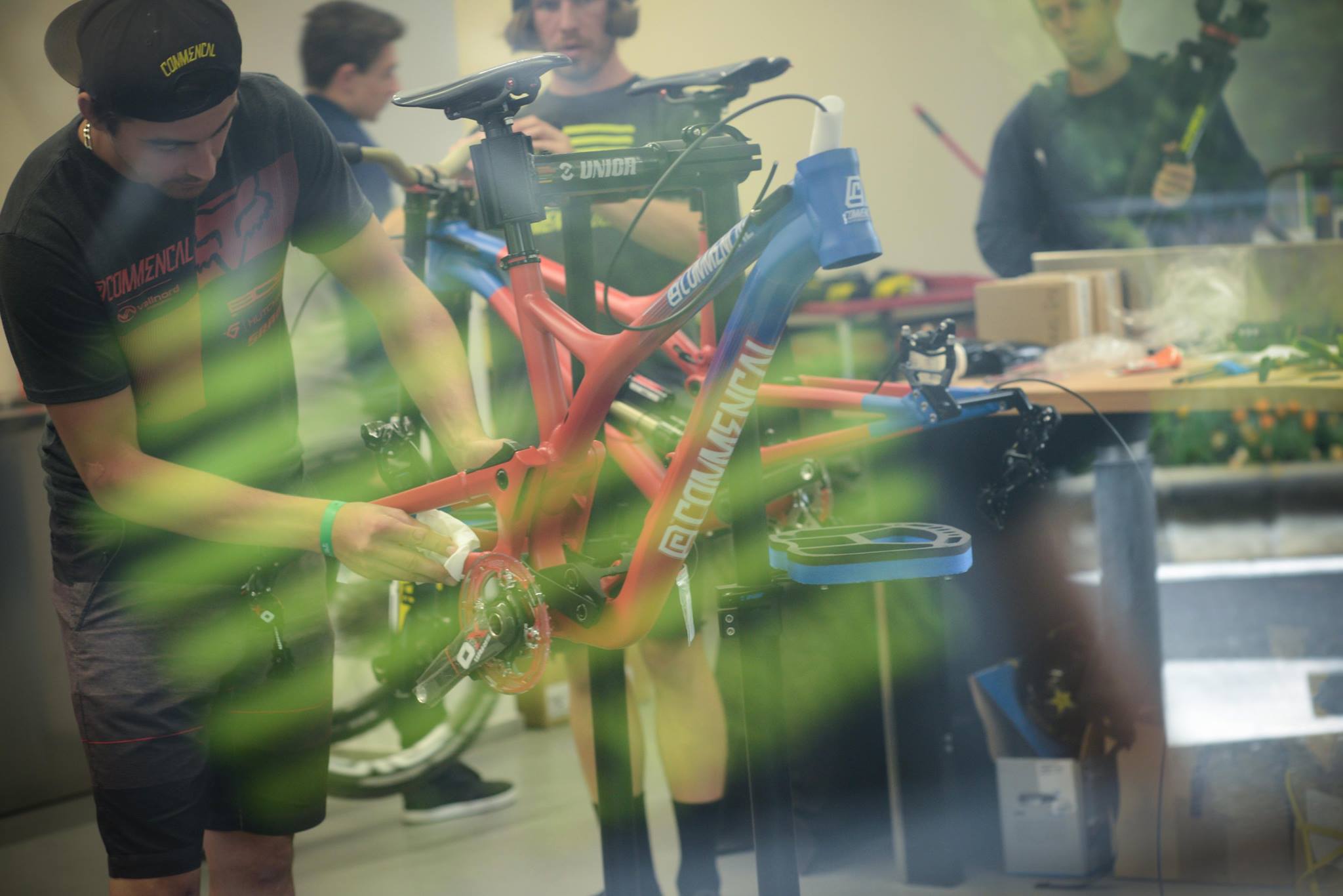 Dans les coulisses de l’équipe Commencal