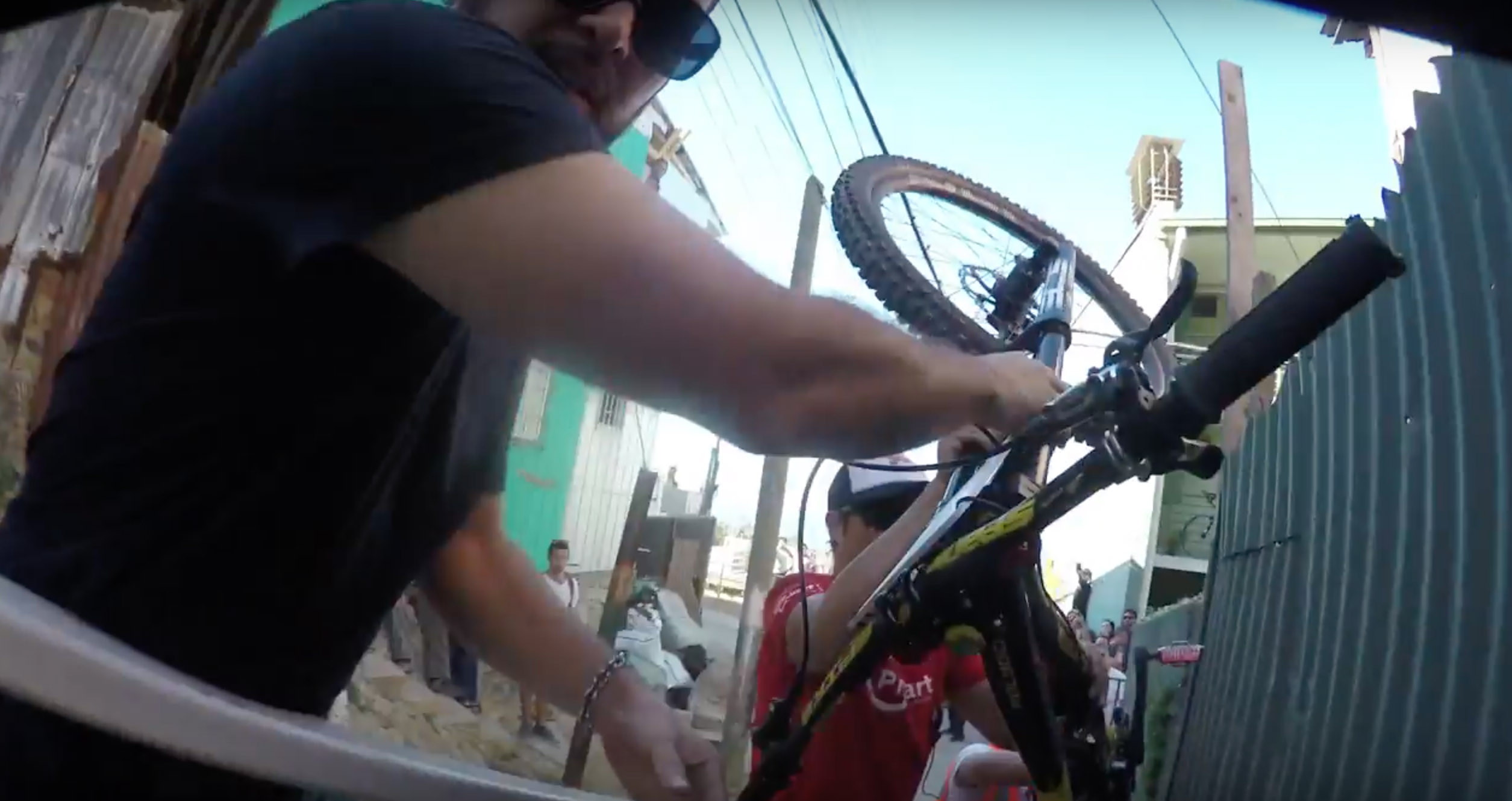 Mick Hannah, crash et course à Valparaiso