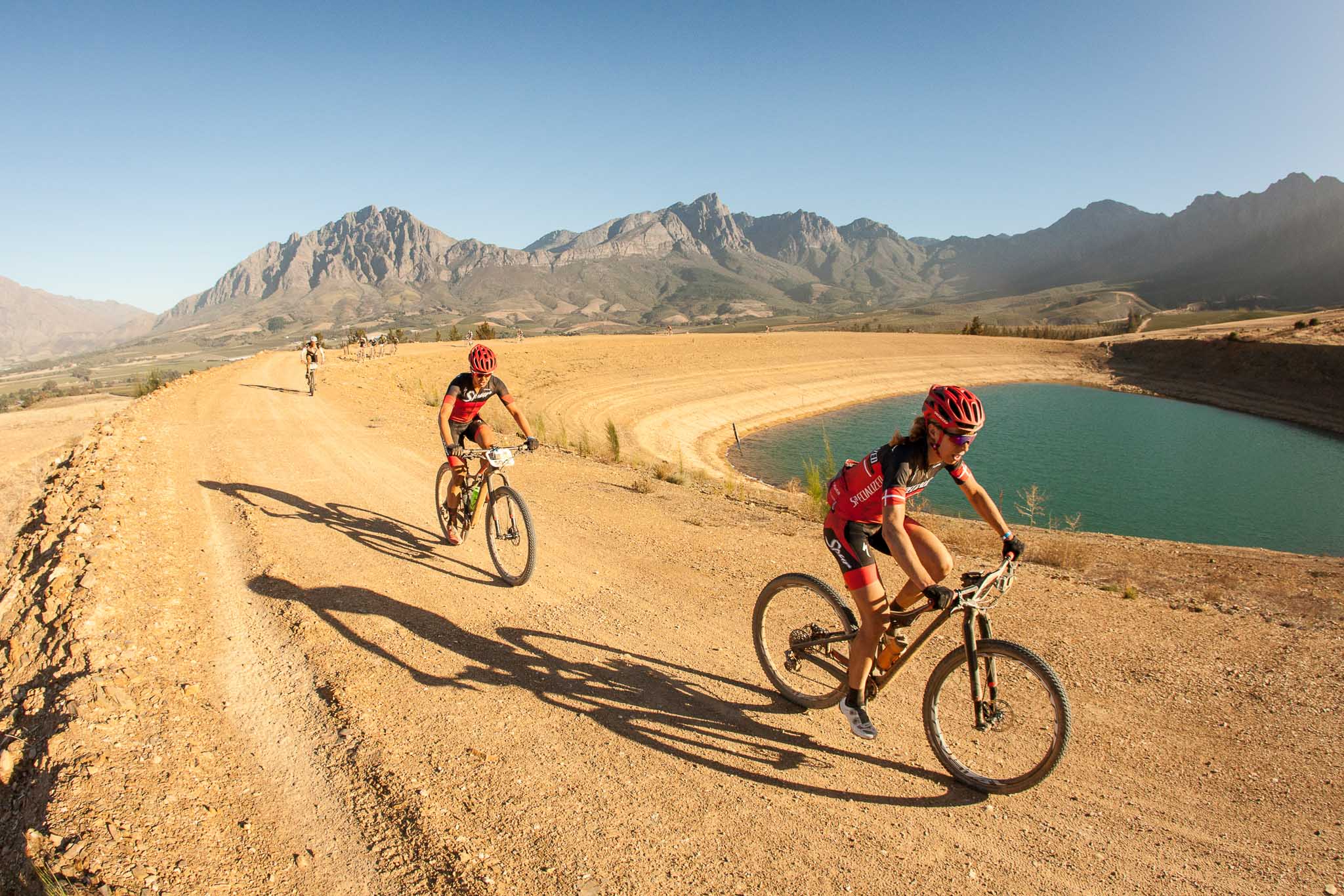Ariane Kleinhans (à droite) et Annika Langvad – Photo by Sam Clark/Cape Epic/SPORTZPICS