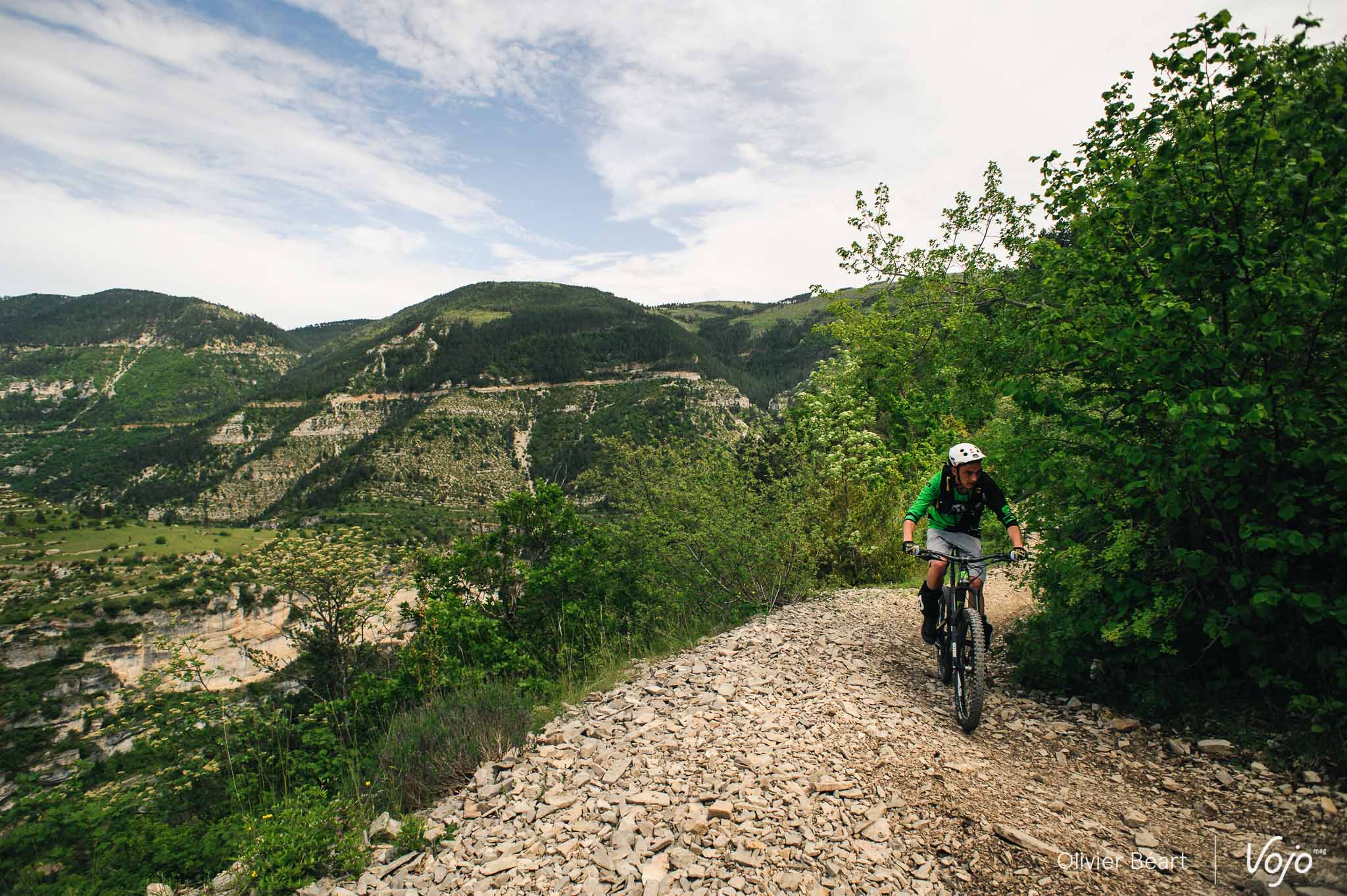 Si vous vous ennuyez en côte, vous pouvez compter les cailloux ! Ce n’est pas cela qui manque ici. Mais profiter de la vue est nettement plus agréable !