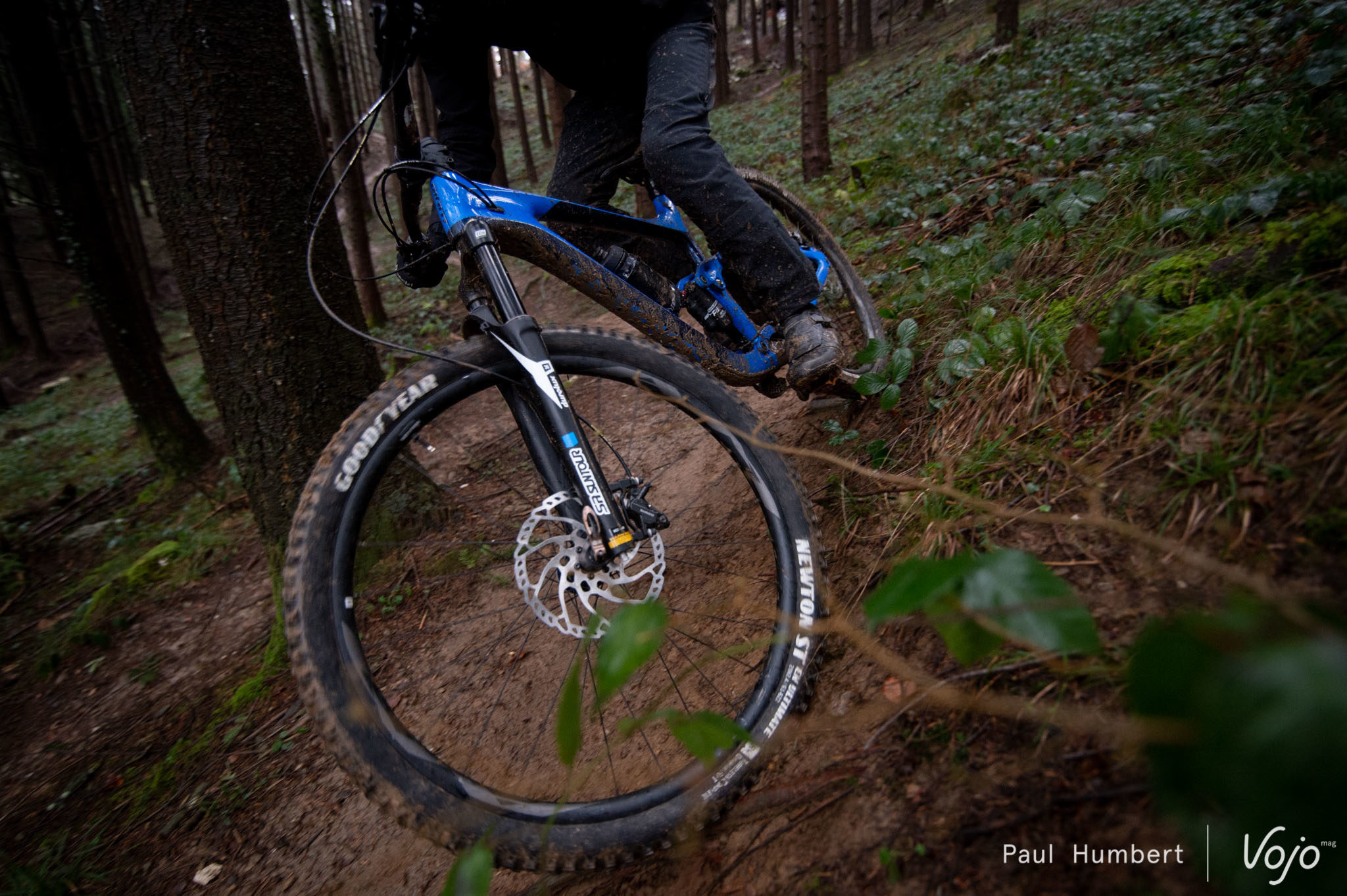 Test | SR Suntour Durolux 36 EQ R2C2 & TriAir : mieux qu&rsquo;une alternative