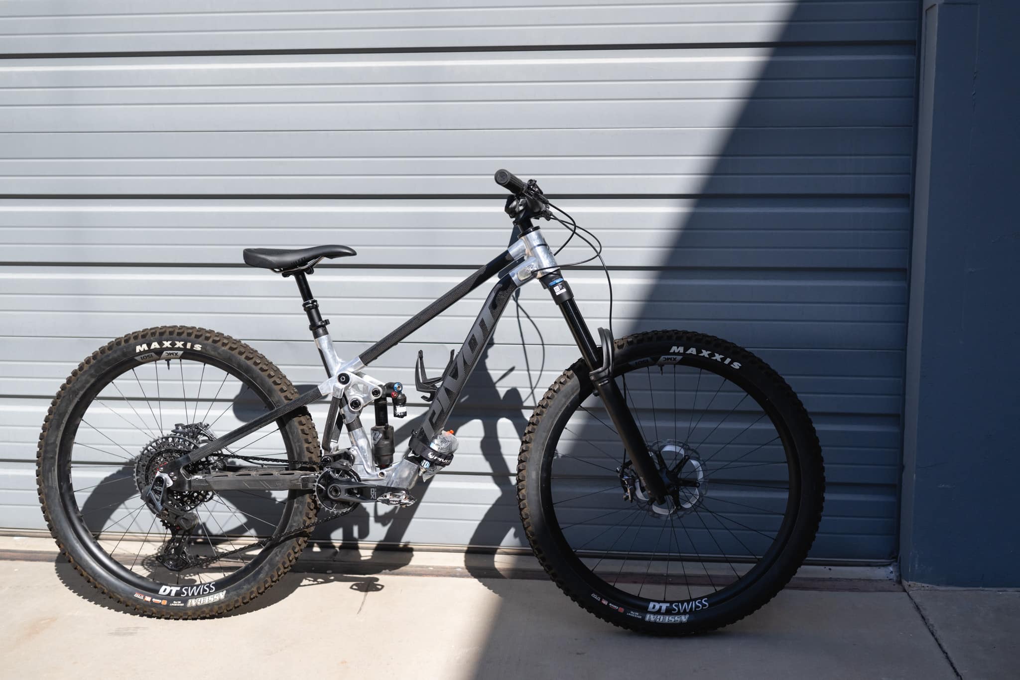 Nouveau Pivot Firebird 2025 | Dans les coulisses de Pivot Cycles