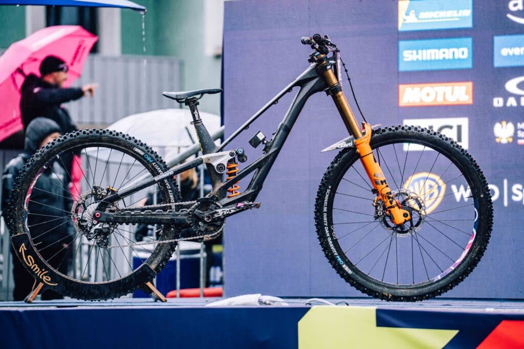 World Cup DH 2025 #1 | Bielsko-Biala : tour des paddocks et découvertes