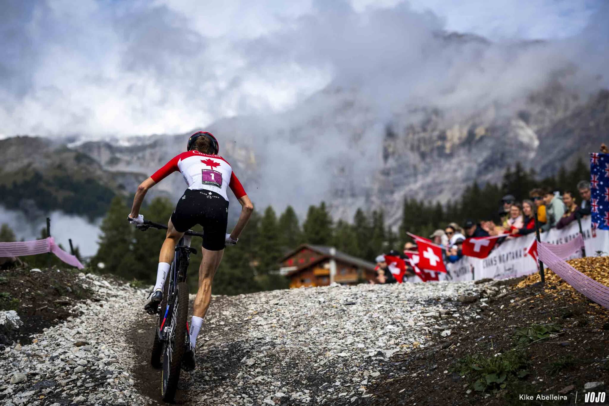 Worlds MTB 2025 | XCO U23 Femmes : Holmgren en arc-en-ciel